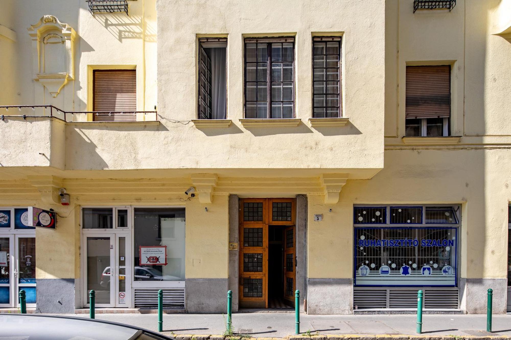 T5 Tuzolto Apartment